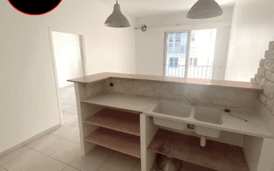 A LOUER – LOCAL COMMERCIAL / PROFESSIONNEL / BUREAUX EN ÉTAGE DE 65 M² – HYPER CENTRE DE FDF – 660 €