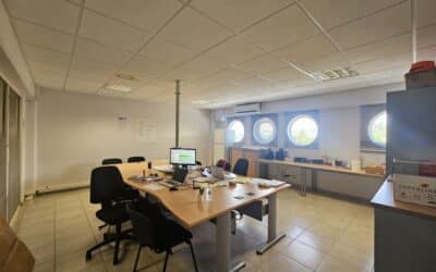 À LOUER – Local commercial / professionnel – 80 m² – Sud Acajou – Le Lamentin 97232 – 2 613 € / mois